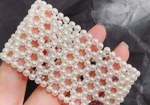 8月2日，正規(guī)手工活接單平臺，手工加工回收項目，開飾品加工廠，在手工之家，所有產(chǎn)品都建立在市場需求之上，圖為串珠米珠繡手工產(chǎn)品剪影