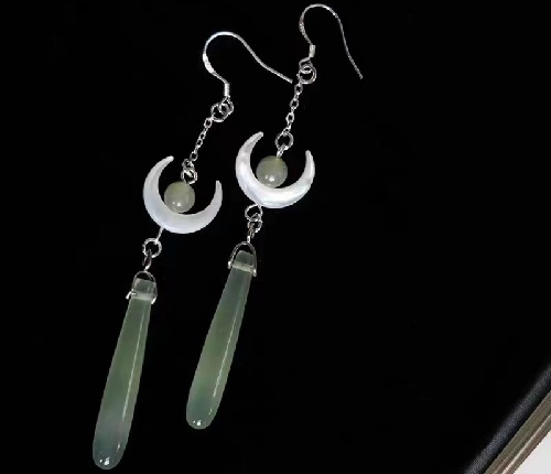 8月9日，手工活外發(fā)加工正規(guī)的廠家，在家做的手工靈活就業(yè)，開飾品加工廠，在手工之家，時間＋汗水才有好收獲，圖為串珠米珠繡手工產(chǎn)品剪影