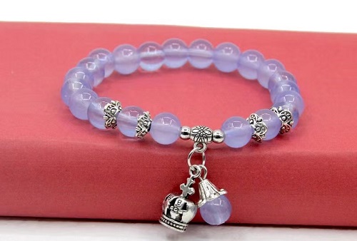 8月19日，在家可以做的兼職工作，在家手工靈活就業(yè)，開飾品加工廠，串珠手工是手工之家和大家共同的事業(yè)，圖為飾品類串珠手工產(chǎn)品剪影