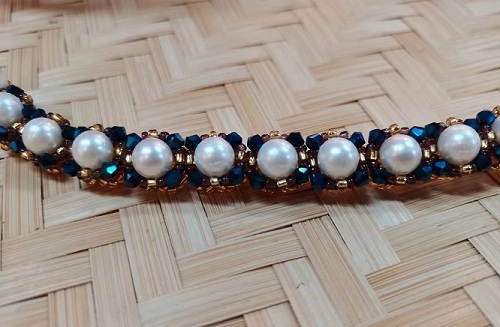 9月7日，家里干的手工活兼職，純手工加工項目，開飾品加工廠，在手工之家，要掙錢就要動起來，圖為飾品類串珠純手工產(chǎn)品剪影