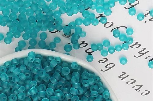 9月30日，哪里可以做手工活兼職，手工項(xiàng)目拿回家做，開飾品加工廠，在手工之家，大家選擇這里因?yàn)槭杖牒?、有保障，圖為串珠純手工繡珠材料剪影