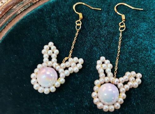 10月4日，外發(fā)手工領回家做，開飾品加工廠，在家做手工掙錢，大家是怎么找到手工之家合作的，圖為飾品類串珠純手工產品剪影