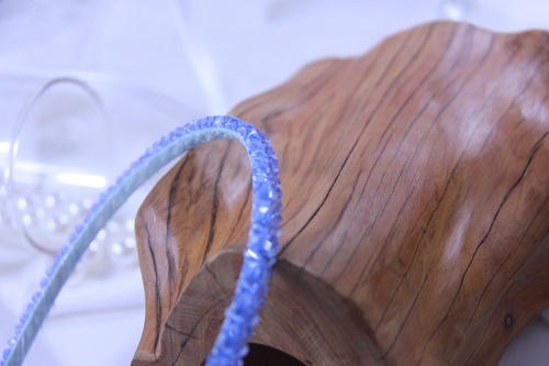 10月12日，外發(fā)手工活正規(guī)平臺，開飾品加工廠，在家做手工掙錢，選手工之家手工副業(yè)，讓人靈活增收，圖為串珠米珠繡手工產(chǎn)品剪影