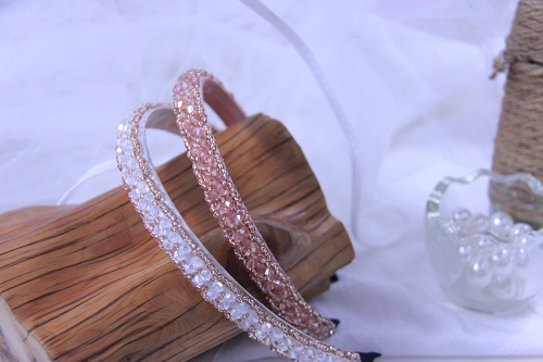 10月14日，手工活兼職可帶回家，開手工飾品加工廠，手工活接單平臺(tái)，在手工之家，加工銷售怎么做，圖為串珠米珠繡手工產(chǎn)品剪影