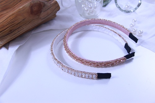 10月14日，手工活兼職可帶回家，開手工飾品加工廠，手工活接單平臺(tái)，在手工之家，加工銷售怎么做，圖為串珠米珠繡手工產(chǎn)品剪影