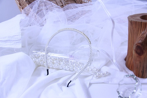 10月19日，家里干的手工活兼職，帶回家做的手工項(xiàng)目，開飾品加工廠，手工之家的純手工項(xiàng)目有多靠譜，圖為串珠米珠繡手工產(chǎn)品剪影