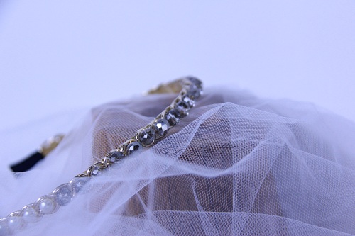 10月21日，手工活外發(fā)是真的嗎，開飾品加工廠，靈活就業(yè)做手工掙錢，在手工之家，想收入更多就要這樣做，圖為串珠米珠繡手工產(chǎn)品剪影