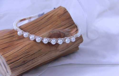 10月22日，手工活加工外發(fā)回收，靈活就業(yè)好副業(yè)，開飾品加工廠，手工之家是真正做事業(yè)、真誠做服務(wù)，圖為串珠米珠繡手工產(chǎn)品剪影