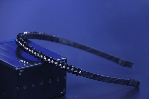 10月24日，在家可以做的兼職工作，在家做手工掙錢，能開飾品加工廠，在手工之家，重產(chǎn)品銷售是長久穩(wěn)定的重要原因，圖為串珠米珠繡純手工產(chǎn)品剪影