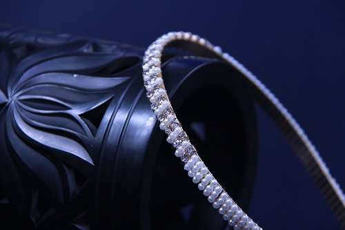 10月28日，手工兼職在家做，拿回家做的手工副業(yè)，開飾品加工廠，手工之家的手工事業(yè)讓人放心，圖為串珠米珠繡手工產(chǎn)品剪影