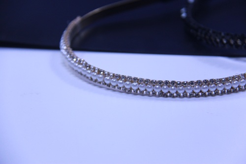 10月30日，兼職手工活外發(fā)加工在家可做，在家掙錢的好副業(yè)，開飾品加工廠，手工之家給你我一樣的機(jī)遇，圖為串珠米珠繡手工產(chǎn)品剪影