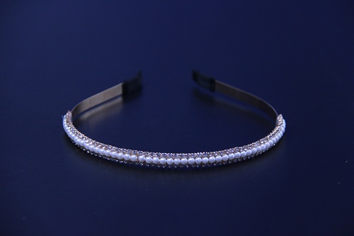 10月30日，兼職手工活外發(fā)加工在家可做，在家掙錢的好副業(yè)，開飾品加工廠，手工之家給你我一樣的機(jī)遇，圖為串珠米珠繡手工產(chǎn)品剪影