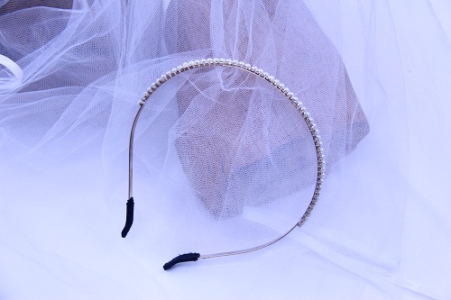 10月30日，兼職手工活外發(fā)加工在家可做，在家掙錢的好副業(yè)，開飾品加工廠，手工之家給你我一樣的機(jī)遇，圖為串珠米珠繡手工產(chǎn)品剪影