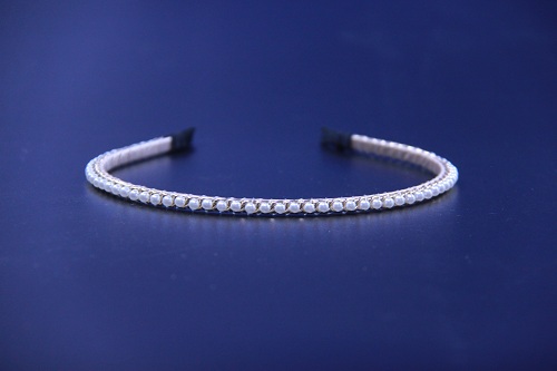 11月5日，手工兼職在家做是真的嗎，開(kāi)飾品加工廠，在家做的手工好副業(yè)，全面了解和良好合作，是大家喜歡手工之家的原因，圖為串珠米珠繡手工產(chǎn)品剪影