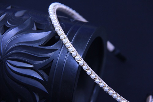 11月5日，手工兼職在家做是真的嗎，開(kāi)飾品加工廠，在家做的手工好副業(yè)，全面了解和良好合作，是大家喜歡手工之家的原因，圖為串珠米珠繡手工產(chǎn)品剪影