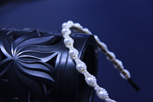 11月7日，手工活兼職招聘信息，開飾品加工廠，在家做手工副業(yè)靈活就業(yè)，手工之家合作人員中，男女誰做得好，圖為串珠米珠繡手工產(chǎn)品剪影