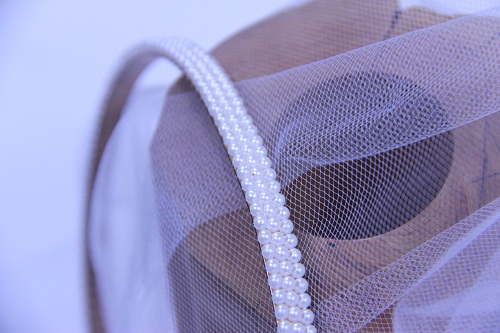 11月10日，外發(fā)加工接單平臺(tái)，正規(guī)手工加工回收項(xiàng)目，開(kāi)飾品加工廠，選手工之家，手工加工和銷售都能多掙錢(qián)，圖為串珠米珠繡手工產(chǎn)品剪影