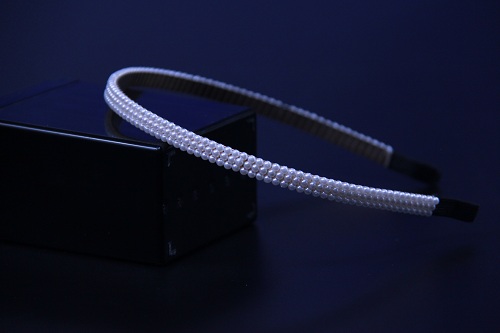 11月10日，外發(fā)加工接單平臺(tái)，正規(guī)手工加工回收項(xiàng)目，開(kāi)飾品加工廠，選手工之家，手工加工和銷售都能多掙錢(qián)，圖為串珠米珠繡手工產(chǎn)品剪影