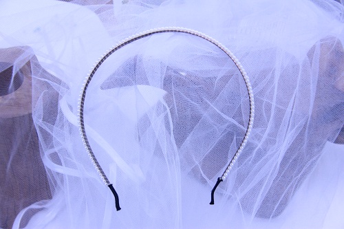 11月10日，外發(fā)加工接單平臺(tái)，正規(guī)手工加工回收項(xiàng)目，開(kāi)飾品加工廠，選手工之家，手工加工和銷售都能多掙錢(qián)，圖為串珠米珠繡手工產(chǎn)品剪影