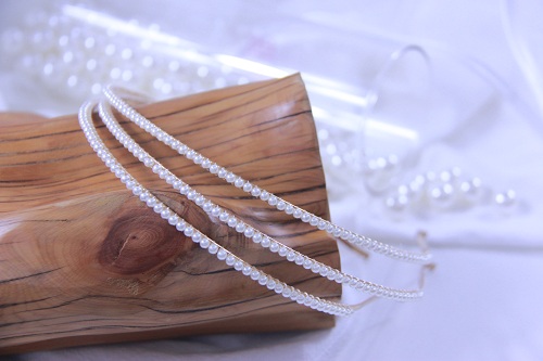 11月12日，在家能做的手工活兼職，正規(guī)可靠的手工副業(yè)，開(kāi)飾品加工廠，手工之家與大家一樣在努力，圖為串珠米珠繡手工產(chǎn)品剪影