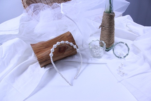 11月13日，手工活兼職可帶回家，開飾品加工廠，在家做手工掙錢，與手工之家合作就是為了多掙錢，圖為串珠米珠繡手工產(chǎn)品剪影