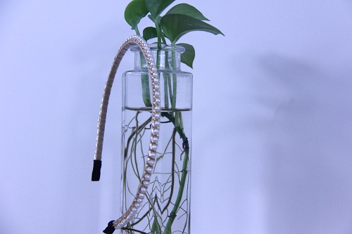 11月15日，在家做兼職的正規(guī)平臺，開飾品加工廠，居家手工好副業(yè)，手工之家和手工項目讓人信服，圖為串珠米珠繡手工產(chǎn)品剪影