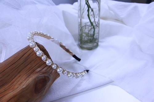 11月16日，外發(fā)手工領(lǐng)回家做，開(kāi)飾品加工廠，在家做手工副業(yè)掙錢，在手工之家,誠(chéng)信是大家信任和支持的基礎(chǔ)，圖為串珠米珠繡手工產(chǎn)品剪影