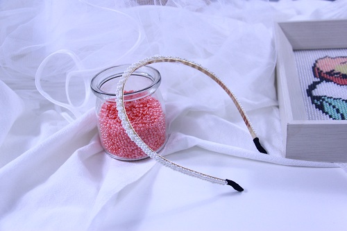 11月17日，正規(guī)手工活接單平臺，手工加工回收項目，開飾品加工廠，在手工之家，產(chǎn)品是手工事業(yè)和良好合作的保障，圖為串珠米珠繡手工產(chǎn)品剪影