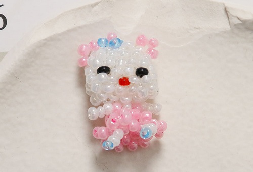 12月3日，外發(fā)手工活正規(guī)平臺，兼職手工在家可做，開飾品加工廠，在手工之家，來不來實(shí)地考察都一樣真實(shí)，圖為串珠米珠繡手工產(chǎn)品剪影