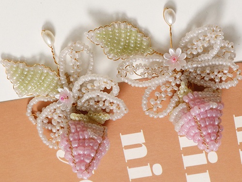 12月7日，附近有沒有兼職手工活，在家做的手工副業(yè)，開飾品加工廠，在手工之家，真實真誠是大家信任的基石，圖為飾品類串珠手工產(chǎn)品剪影