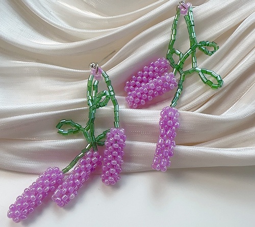 12月30日，手工活外發(fā)加工網(wǎng)，靈活就業(yè)好項目，開飾品加工廠，手工之家服務(wù)好所以合作好，圖為飾品類串珠純手工產(chǎn)品剪影