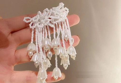 12月31日，在家能做的手工活兼職，帶回家做的手工項(xiàng)目，老手工平臺，開飾品加工廠，你我他都是手工之家大家庭的一份子，圖為飾品類串珠純手工產(chǎn)品剪影