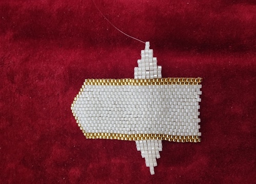 1月6日，手工活從哪里找廠家，可靠的串珠手工項目，靈活就業(yè)好手工，與手工之家合作，大家是一個整體，圖為飾品類串珠純手工產(chǎn)品剪影