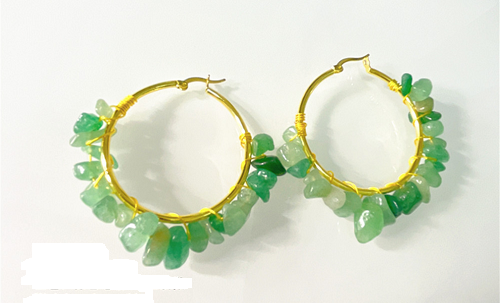 1月20日，在家兼職平臺(tái)正規(guī)的日結(jié)，開飾品加工廠，靈活就業(yè)創(chuàng)業(yè)，在手工之家，要掙錢就要行動(dòng)起來(lái)，圖為串珠米珠繡手工產(chǎn)品剪影