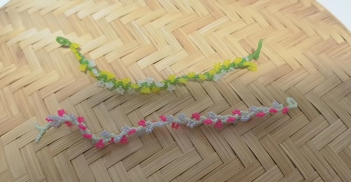 2月18日，外發(fā)手工活正規(guī)平臺，手工靈活就業(yè)創(chuàng)業(yè)，開飾品加工廠，選擇手工之家，這里有發(fā)展前景，圖為串珠米珠繡手工產(chǎn)品剪影