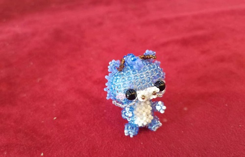 3月7日，手工活兼職可帶回家，開飾品加工廠，在家做手工掙錢，手工之家的服務(wù)成熟真誠，圖為串珠米珠繡手工產(chǎn)品剪影