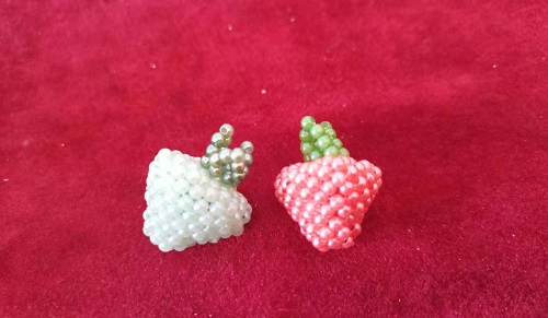 3月17日，手工活兼職招聘信息，手工活接單平臺(tái)，靈活就業(yè)好副業(yè)，開(kāi)飾品加工廠，在手工之家，加工銷售如何做更好？圖為串珠米珠繡手工產(chǎn)品剪影