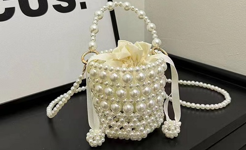 3月26日，在家能做的兼職正規(guī)，掙錢的副業(yè)，開(kāi)飾品加工廠，在手工之家，自由靈活就業(yè)創(chuàng)業(yè)是什么體現(xiàn)，圖為串珠米珠繡手工產(chǎn)品剪影