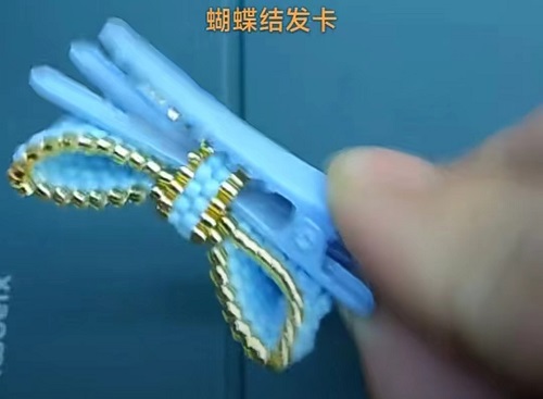 4月17日，手工活外發(fā)加工正規(guī)廠家，純手工加工串珠，開飾品加工廠，與手工之家合作，就是放心，圖為飾品類串珠純手工產(chǎn)品剪影