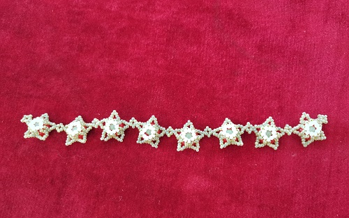 5月7日，外發(fā)加工接單平臺，開手工加工廠，正規(guī)廠家的手工，在手工之家，選擇適合收益好的合作方式，圖為飾品類串珠純手工產(chǎn)品剪影