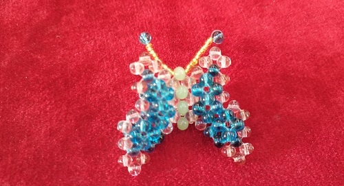 5月31日，手工活外發(fā)加工怎么找貨源，想接正規(guī)廠家的手工，開飾品加工廠，在手工之家，真實(shí)真誠讓人心里踏實(shí)，圖為串珠米珠繡純手工產(chǎn)品剪影