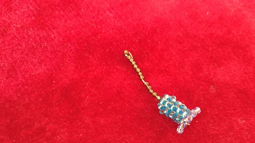  6月3日，在家里做什么可以掙錢，可以拿回家做的手工項目，開飾品加工廠，在手工之家，合作都是勞有所得，圖為串珠米珠繡純手工產(chǎn)品剪影