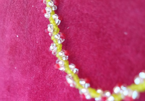 6月5日，家里干的手工活兼職，在家做的好副業(yè)，手工飾品加工廠，在手工之家，重產(chǎn)品銷售讓合作更穩(wěn)定長久，圖為串珠米珠繡手工產(chǎn)品剪影