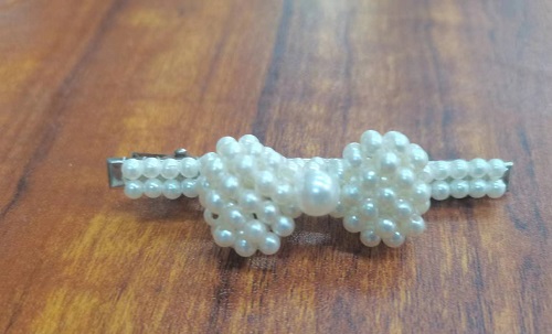 6月13日，外發(fā)手工領(lǐng)回家做，在家做手工副業(yè)掙錢，開手工加工廠，拿回家做的手工項目，與手工之家合作，大家都喜歡，圖為串珠米珠繡純手工產(chǎn)品剪影