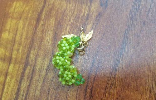 6月16日，手工兼職在家做是真的嗎，開手工加工廠，在家做的手工好副業(yè)，選手工之家，因為這里堅持發(fā)展純手工事業(yè)，圖為串珠米珠繡純手工產(chǎn)品剪影