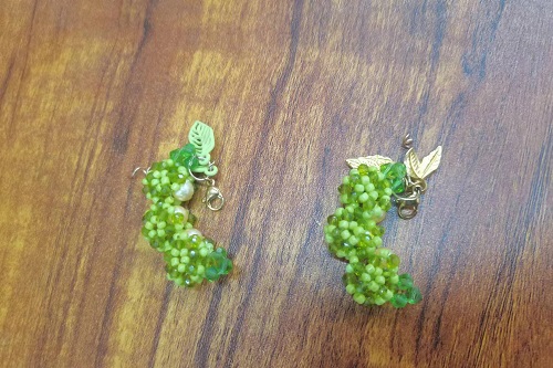 6月16日，手工兼職在家做是真的嗎，開手工加工廠，在家做的手工好副業(yè)，選手工之家，因為這里堅持發(fā)展純手工事業(yè)，圖為串珠米珠繡純手工產(chǎn)品剪影