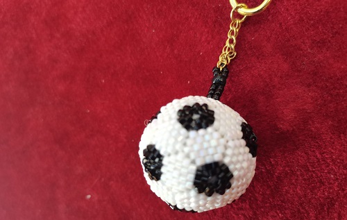 6月21日，外發(fā)加工接單平臺(tái)，正規(guī)手工加工回收項(xiàng)目，開串珠純手工加工廠，在手工之家，產(chǎn)品的重要性從來不言而喻，圖為串珠米珠繡純手工產(chǎn)品剪影