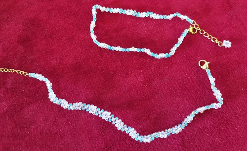 6月25日，外發(fā)手工領(lǐng)回家做，在家做手工副業(yè)掙錢，開手工加工廠，在手工之家,認(rèn)真負(fù)責(zé)才能做得好、收入好，圖為串珠米珠繡純手工產(chǎn)品剪影