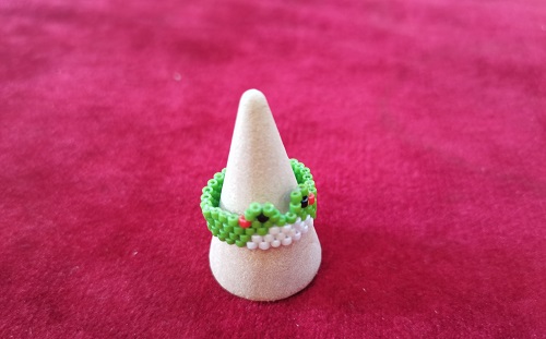 6月27日，手工兼職在家做是真的嗎，靈活就業(yè)手工項(xiàng)目，開手工加工廠，在手工之家，純手工與時(shí)俱進(jìn)、一直在創(chuàng)新發(fā)展，圖為串珠米珠繡純手工產(chǎn)品剪影