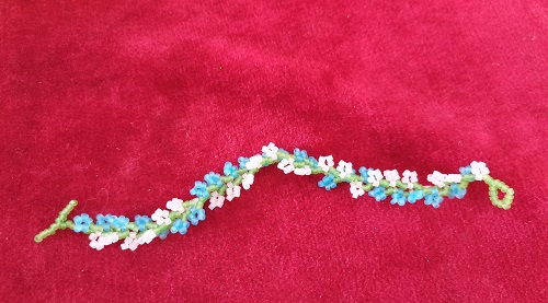 6月29日，手工活兼職可帶回家，手工靈活就業(yè)的好副業(yè)，開手工加工廠，手工之家和手工事業(yè)是大家居家掙錢增收的保障，圖為串珠米珠繡純手工產(chǎn)品剪影